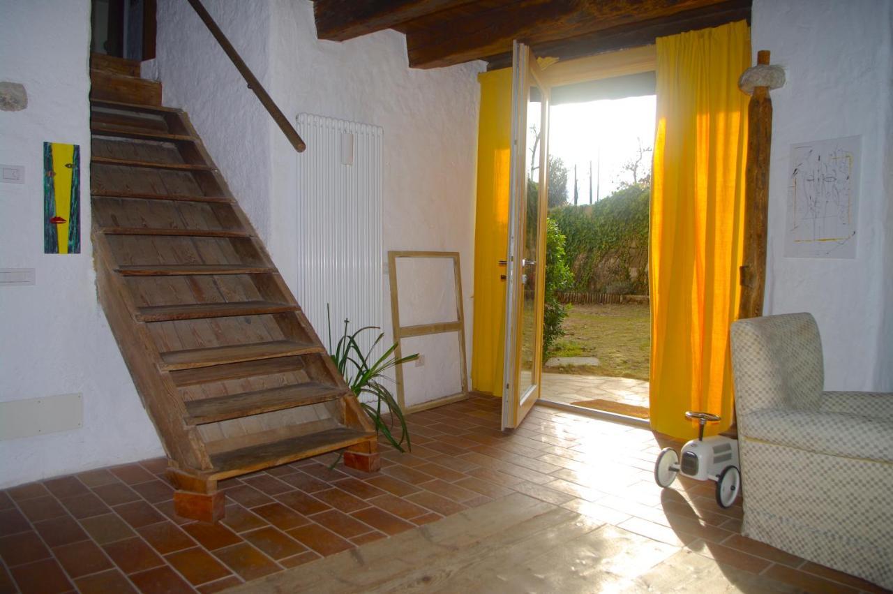 La Casa Altrui- Camere E Zona Relax Con Giardino Коредо Экстерьер фото